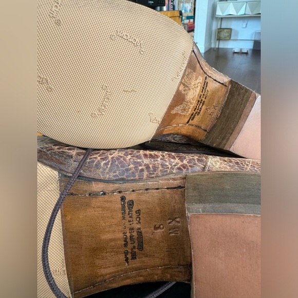 Artisan leather boots from Goodbye Folk, Mexico City - Picture 4 of 8